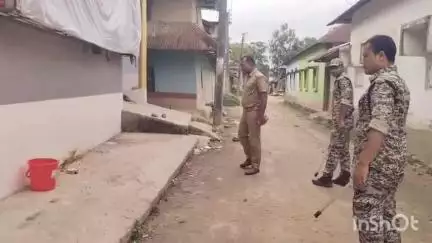 গঙ্গারামপুর: মসজিদের আধিপত্য ঘিরে দুই গোষ্ঠীর সংঘর্ষে বোমাবাজি, আতঙ্কে গঙ্গারামপুরের নন্দনপুর
