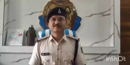 कुक्षी: आबकारी मामले में अलिराजपुर ज़िला निवासी फ़रर आरोपी को कुक्षी पुलिस ने पकड़ा