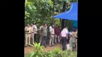മുകുന്ദപുരം: നവജാത ശിശുക്കളുടെ കൊലപാതകം, പ്രതിയായ മാതാവിന്റെ നൂലുവള്ളിയിലെ വീട്ടിൽ ഫോറൻസിക് പരിശോധന നടത്തി