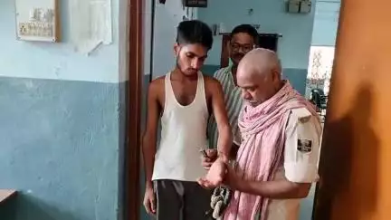 सूरजगढ़: पुलिस पर पथराव करने के मामले में खर्रा गांव से दो युवतियों समेत तीन अभियुक्त गिरफ्तार