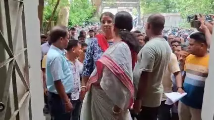 দিনহাটা ১: দিল্লিতে কাজে গিয়ে পুলিশের হাতে আটক দিনহাটার 7 সাবেক ছিট বাসিন্দা, মহকুমা প্রশাসনের দ্বারস্থ তৃণমূল ও পরিবারের সদস্যরা