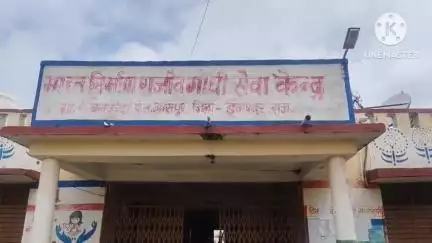 आसपुर: लोकिया बनकोड़ा के मॉडर्न तालाब के निर्माण में इस्तेमाल की गई घटिया सामग्री, तालाब में नहीं ठहर रहा पानी