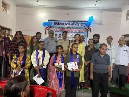 पोरसा: पोरसा के राइजिंग स्टार स्कूल में कक्षा 5, 8, 10 और 12 के मेधावी बच्चों को किया गया सम्मानित