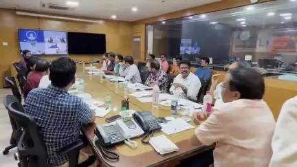 ଭୁବନେଶ୍ବର ମ୍ୟୁନିସିପାଲଟି କର୍ପୋରେସନ: କେଶରୀ ନଗର ସ୍ଥିତ ଏସଆରସି କାର୍ଯ୍ୟାଳୟରେ ବନ୍ୟା ସ୍ଥିତିର ସମୀକ୍ଷା କଲେ ରାଜସ୍ୱ ଓ ବିପର୍ଯ୍ୟୟ ପରିଚାଳନା ମନ୍ତ୍ରୀ ସୁରେଶ ପୂଜାରୀ
