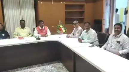सातारा: सर्किट हाऊस येथे ऑल इंडिया पॅंथर सेनेच्या महिला जिल्हाध्यक्षपदी ॲड. जिलशाद मुल्ला व मातंग आघाडीपदी संदीप झोंबाडेंची निवड