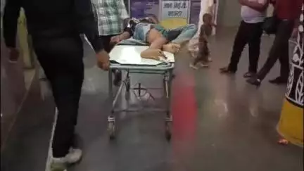 हाटी मोड़ में ट्रक ने बाइक में मारी टक्कर, दो दोस्त हुए घायल