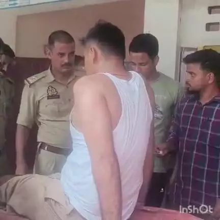 ऊंचाहार: छीटू सिंह का पुरवा गाँव के पास बाइक सवार को बचाने के चक्कर में डिवाइडर से टकराकर दो आरक्षी हुए घायल
