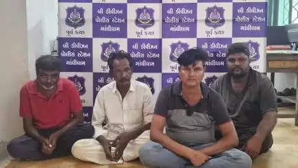 ગાંધીધામ: બી ડિવિઝન પોલીસે કાર્ગો વિસ્તારમાંથી ચાર જુગારીઓ ઝડપ્યા