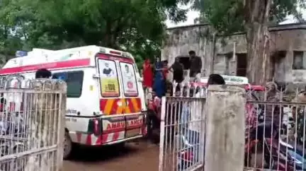निवाड़ी: निवाड़ी: छोटे तालाब पर 11 केवी लाइन की चपेट में आया 14 वर्षीय लड़का, मेडिकल कॉलेज झांसी रेफर