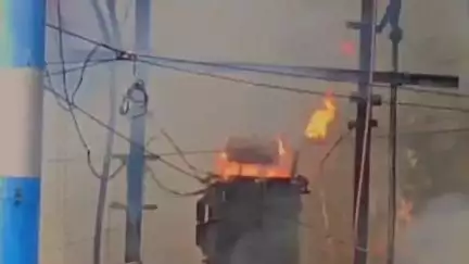 বারাবনী: আসানসোল বাজারে হটাৎ অগ্নিকান্ড, প্রায় ৪টি ঝুপড়ি দোকানে আগুনে ছায় ঘটনাস্থলে দমকল