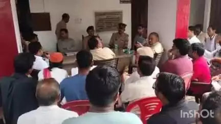 अलीगंज: अलीगंज थाना परिसर में एसडीएम और सीओ की अध्यक्षता में आगामी मोहर्रम और कांवड़ यात्रा को लेकर शांति समिति की बैठक संपन्न
