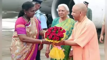 गोरखपुर: झमाझम बारिश के बीच राष्ट्रपति, राज्यपाल और मुख्यमंत्री ने गोरखपुर सेना के एयरपोर्ट पर किया स्वागत, सजा गोरखपुर