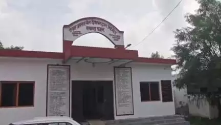 मऊ: मऊ बाल निकेतन रेलवे फाटक पर लगभग 40 वर्षीय अज्ञात व्यक्ति की ट्रेन से कटकर हुई मौत