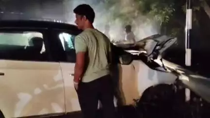 నర్సాపూర్: నర్సాపూర్ అడవి ప్రాంతంలో ఆదివారం రాత్రి రోడ్డు ప్రమాదం బస్సు కారు డి పలువురికి గాయాలు