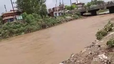 अकबरपुर: अकबरपुर खुरी नदी में पानी आने से किसानों के चेहरे खिले