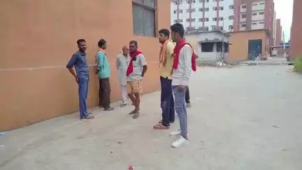 बेतिया: मछली लोक के पास सड़क दुर्घटना में बाइक चालक की मौत, जीएमसीएच में हुआ पोस्टमार्टम