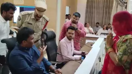 ఎస్పీకి జిల్లా కలెక్టర్ కి కృతజ్ఞతలు తెలిపిన దొరికిన బాలిక  తల్లిదండ్రులు