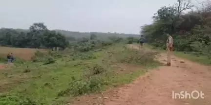 गंधवानी: बाग: महाकालपुरा रोड पर बाइक से शराब ले जा रहा आरोपी पुलिस को चकमा देकर भागा, ₹51200 की शराब ज़ब्त