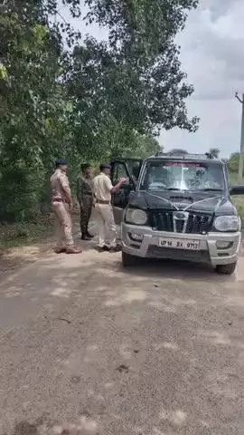 अपराध एवं अपराधियों पर अंकुश लगाए रखने हेतु वाहन चेकिंग चेकिंग अभियान निरंतर जारी.....
वाहन चेकिंग में पुलिस का #सहयोग करें और अपराध के रोकथाम में #सहभागी बनें।