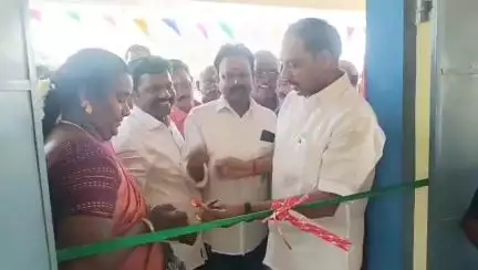 கந்தர்வகோட்டை: உலகப் புகழ் பெற்ற எழுத்தாளர் அகிலனின் பிறந்தநாளை முன்னிட்டு பெருங்களூரில் பகுதி நேர நூலகத்தை திறந்து வைத்தார் MLA  முத்துராஜா