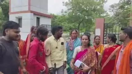 हिंगोली: जलाल दाबा येथील अवैध धंदे बंद करावेत जिल्हाधिकारी कार्यालय येथे महिला व नागरिकांनी दिले निवेदन #Jansamasya
