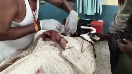 अतरौली: गंगीरी, बूढ़ा गांव में पति ने पत्नी पर चाकू से हमला कर काटा गला, मायके में रह रही पत्नी को घायल कर पति हुआ फरार