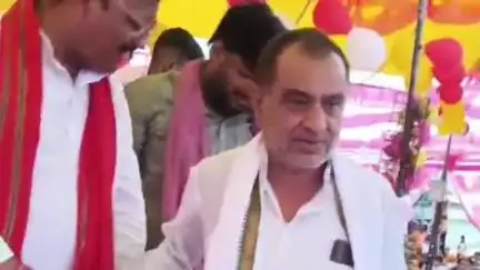 चकरनगर: क्षेत्र के चर्चित गांव नगलाजोर में चल रही श्रीमद्भागवत कथा में शिरकत करने पहुंचे सपा सांसद, मौजूद लोगों को संबोधित किया