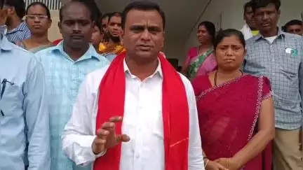 అసిఫాబాద్: ప్రభుత్వ ఆసుపత్రిలో పని చేస్తున్న కార్మికులకు పెండింగ్ వేతనాలు చెల్లించాలి: ఏఐటీయూసీ జిల్లా ప్రధాన కార్యదర్శి ఉపేందర్