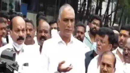 పటాన్​​చెరు: పాశలమైలారంలో అగ్ని ప్రమాద ఘటనా స్థలాన్ని పరిశీలించిన మాజీ మంత్రి