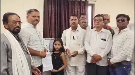 उदगीर: मुलीचा खून करणाऱ्या बापाला फासावर लटकावा, बहुजन विकास अभियानाची उपजिल्हाधिकाऱ्याकडे मागणी
