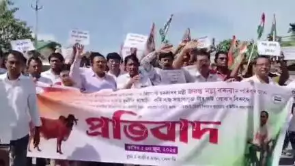 সোণাৰি: গীৰ গাইৰ প্ৰসংগক লৈ সোণাৰিৰ ৰাজীৱ ভৱনত জিলা কংগ্ৰেছৰ তীব্ৰ প্ৰতিবাদী কাৰ্যসূচী ৰূপায়ণ