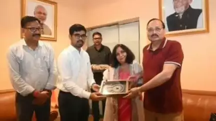 देवघर: उपायुक्त नमन प्रियेस लकड़ा ने देवघर एयरपोर्ट पर सुप्रीम कोर्ट के न्यायाधीश सूर्यकांत को विदाई दी