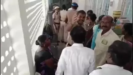 இராமநாதபுரம்: ஆட்சியரகத்தில் மண்ணெண்ணெய் ஊற்றி தீக்குளிக்க முயன்ற பெண்ணால் பரபரப்பு