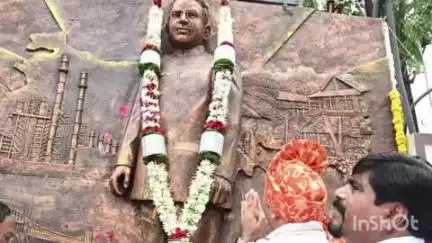 यवतमाळ: वसंतराव नाईक चौक येथे महाराष्ट्राचे माजी मुख्यमंत्री स्व.वसंतराव नाईक यांच्या पुतळ्याचा पार पडला अनावरण सोहळा