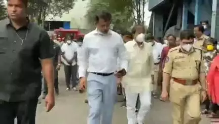 పటాన్​​చెరు: సింగాచి పరిశ్రమంలో జరిగిన పేలుడు ఘటన స్థలాన్ని కలెక్టర్ ప్రావీణ్య తో కలిసి పరిశీలించిన మంత్రి దామోదర్ రాజనర్సింహ