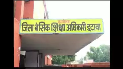 इटावा: बेसिक शिक्षा अधिकारी के आदेश पर जनपद में बंद किए जा रहे 79 विद्यालयों को लेकर सपा नेता ने उठाए सवाल