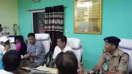 মুরারই ১: মুরারইয়ে রেলওয়ে আধিকারিকদের সঙ্গে বিশেষ বৈঠক, উপস্থিত BDO, পঞ্চায়েত সমিতির সভাপতি