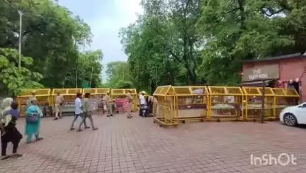 आगरा: ताजमहल पार्किंग के पास कार सवार युवकों ने की फायरिंग, फरार हुए