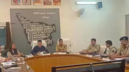 गोंडा: मंडलायुक्त सभागार में मंडलायुक्त की अध्यक्षता में मंडलीय कानून व्यवस्था और विकास कार्यों की हुई समीक्षा बैठक