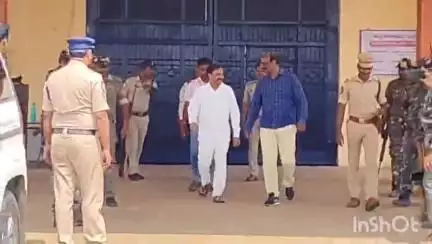 సర్వేపల్లి: కాకాణికి మళ్ళీ కష్టాలు, కస్టడీలోకి తీసుకున్న ముత్తుకురు పోలీసులు