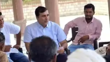 बायतु: बायतु विधायक हरीश चौधरी ने बायतु पनजी निवास स्थान पर जनसुनवाई की, समस्याओं का किया निस्तारण