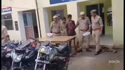 अतर्रा: अतर्रा में अतर्रा पुलिस ने 2 अभियुक्तों को 5 मोटरसाइकिल और अवैध तमंचे के साथ किया गिरफ्तार