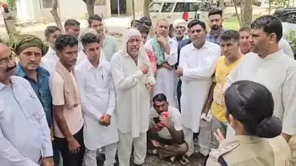 हनुमानगढ़: विवाहिता की दहेज हत्या के मामले में सभी नामजद आरोपियों की गिरफ्तारी की मांग