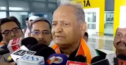 पटना ग्रामीण: राजस्थान के पूर्व मुख्यमंत्री अशोक गहलोत पहुंचे पटना, निर्वाचन आयोग के निर्णय को बताया गलत