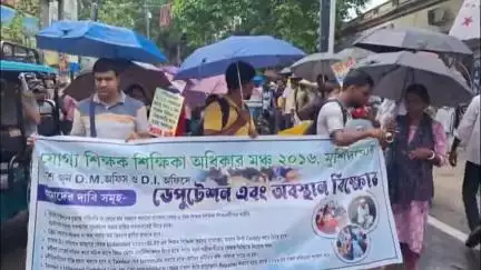 বহরমপুর: বহরমপুরে মিছিল করে DI অফিসে ও জেলাশাসককে ডেপুটেশন দিল যোগ্য শিক্ষক শিক্ষিকা অধিকার মঞ্চ