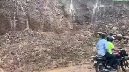 जोगिंदर नगर: उपमंडल जोगिन्दरनगर में मॉनसून का कहर, भूस्खलन से सड़कें बंद; जनजीवन हुआ अस्त-व्यस्त