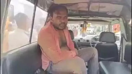 मुशहरी: तीन पोखरिया के पास हथियार सटाकर लूट करने वाले लुटेरे को पकड़कर पीटा