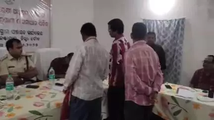 କଣ୍ଟାମାଳ: ବରଗାଁ ପଞ୍ଚାୟତ କାର୍ଯ୍ୟାଳୟ ଠାରେ ଜିଲ୍ଲାପାଳ ଓ ଆରକ୍ଷୀ ଅଧୀକ୍ଷକଙ୍କ ଯୁଗ୍ମ ଜନଶୁଣାଣି ଶିବିର ଅନୁଷ୍ଠିତ