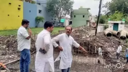 सीहोर नगर: गंज में राज विहार कॉलोनी के समीप पुलिया निर्माण कार्य का नगर पालिका अध्यक्ष ने किया निरीक्षण