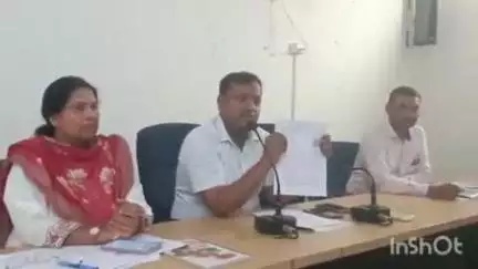 हसपुरा: हसपुरा ब्लॉक के सभाकक्ष में मतदाता सूची पुनरीक्षण कार्य के लिए सेविकाओं, पंचायत प्रतिनिधियों व कर्मियों को मिली ट्रेनिंग